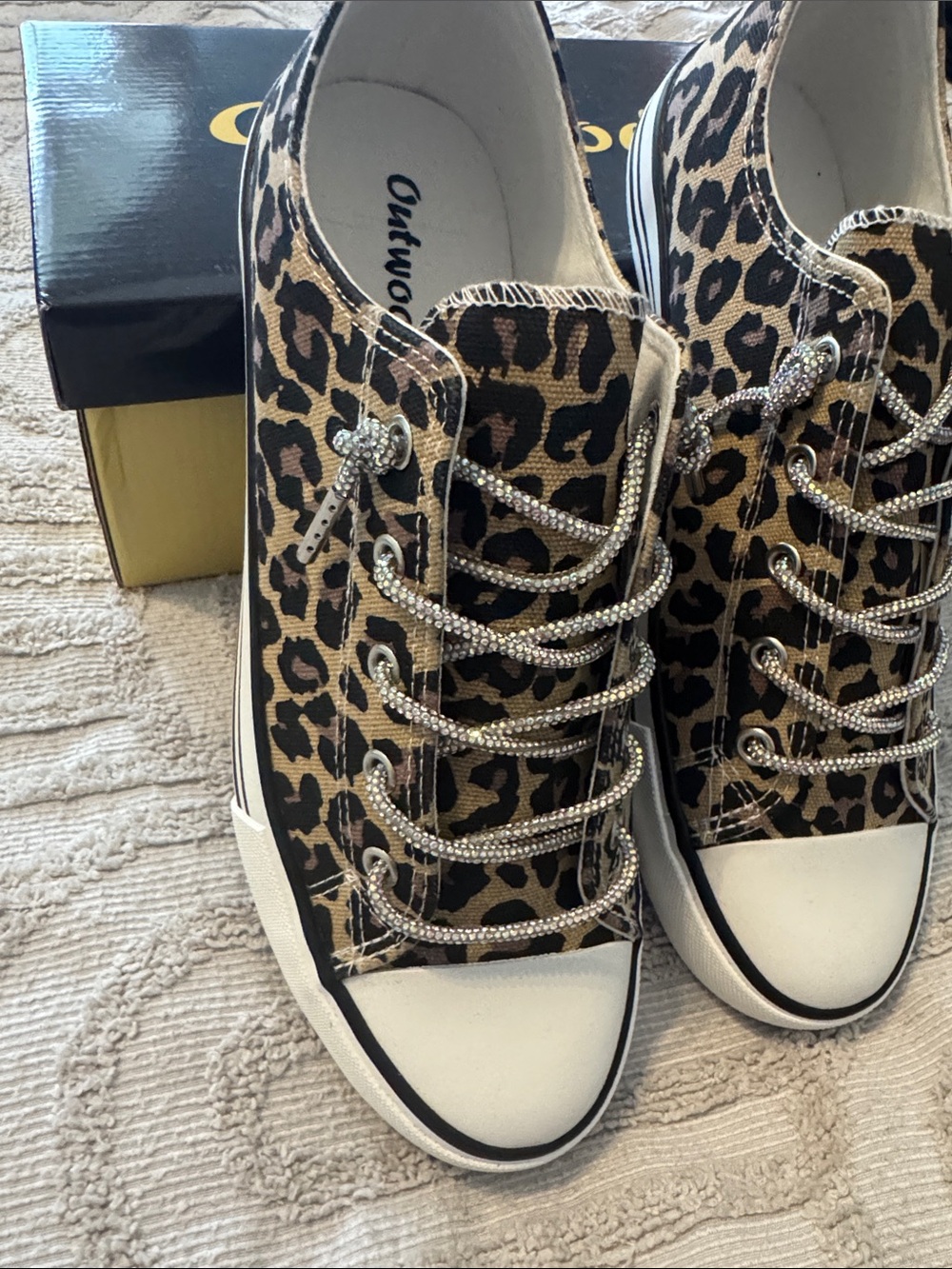 Out woods Leopard Print Low-Top Canvas Sneakers - with rhinestone laces - Picture 5 of 16